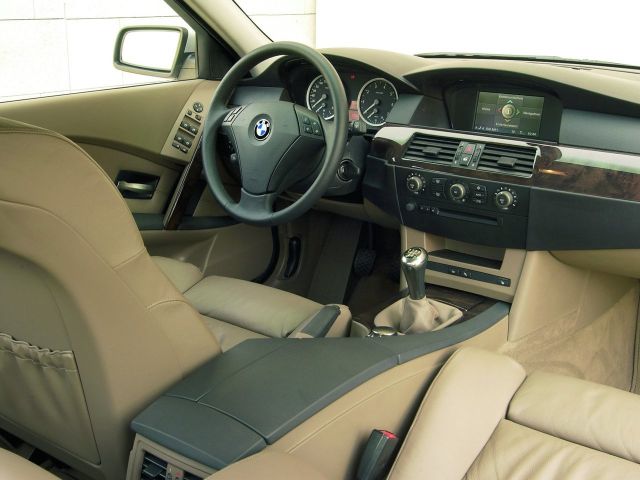 Фото BMW 5 Series V (E60/E61) #9