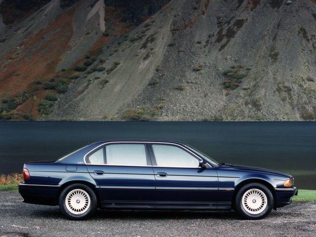 Фото BMW 7 Series III (E38) #10