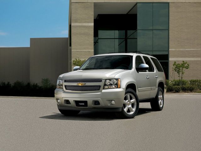 Фото Chevrolet Tahoe III #1