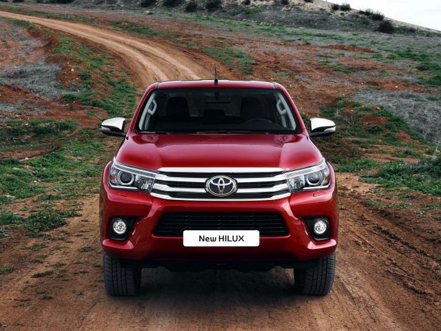 Фото Toyota Hilux VIII #3