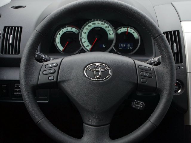 Фото Toyota Corolla Verso I Рестайлинг 2 #5