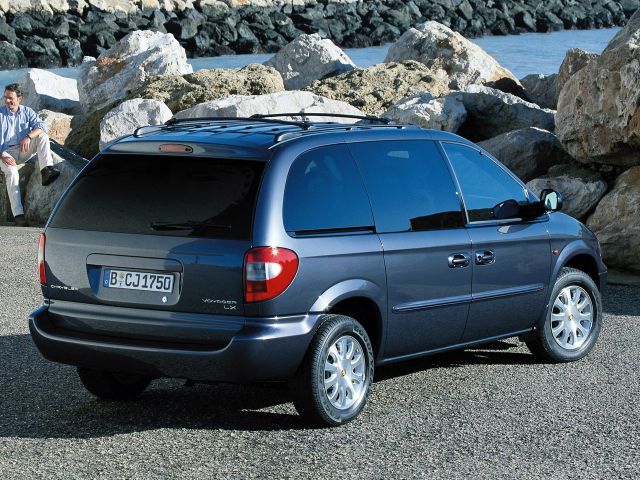 Фото Chrysler Voyager IV #2