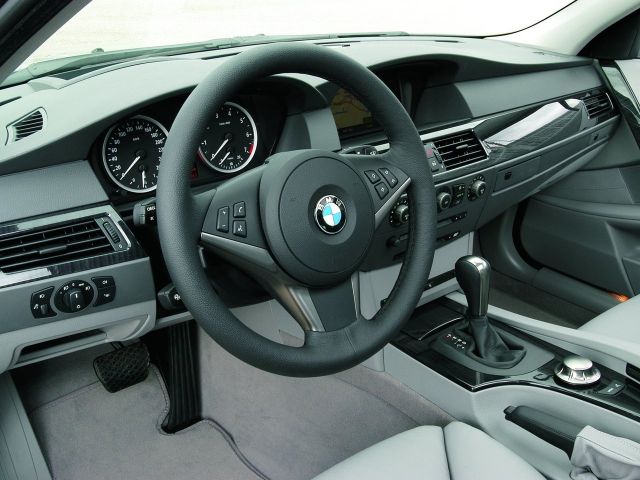 Фото BMW 5 Series V (E60/E61) #5