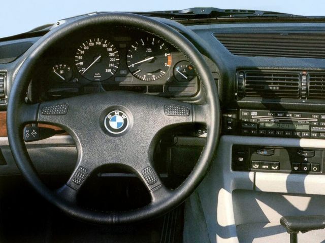 Фото BMW 7 серии II (E32) #3