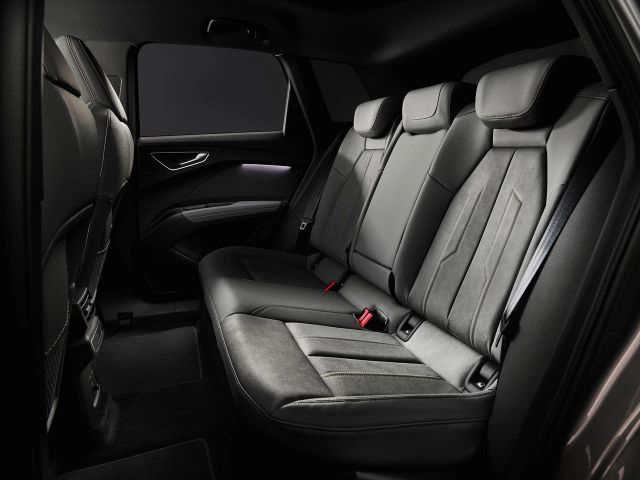 Фото Audi Q4 e-tron #8