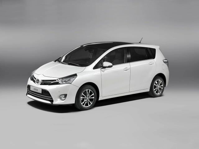 Фото Toyota Verso I Restyling #1