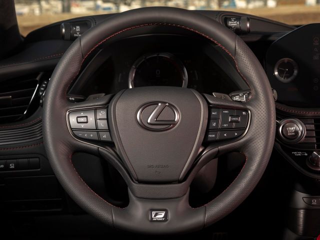 Фото Lexus LS V Restyling #11