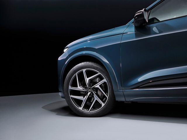 Фото Audi Q6 e-tron #13