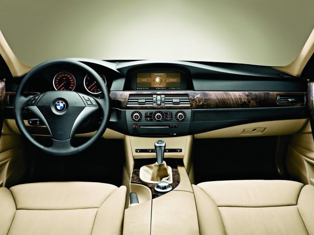Фото BMW 5 Series V (E60/E61) #11