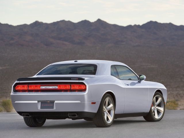 Фото Dodge Challenger III #2