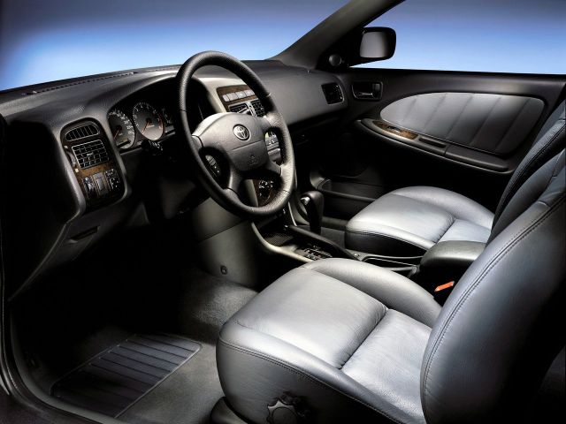 Фото Toyota Avensis I Restyling #4