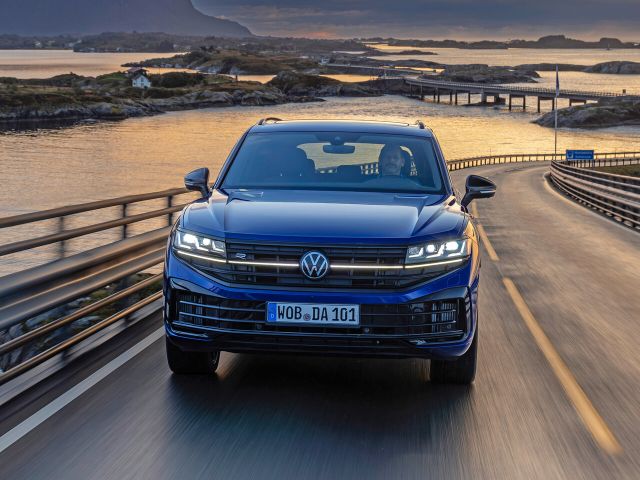 Фото Volkswagen Touareg R III Рестайлинг #4