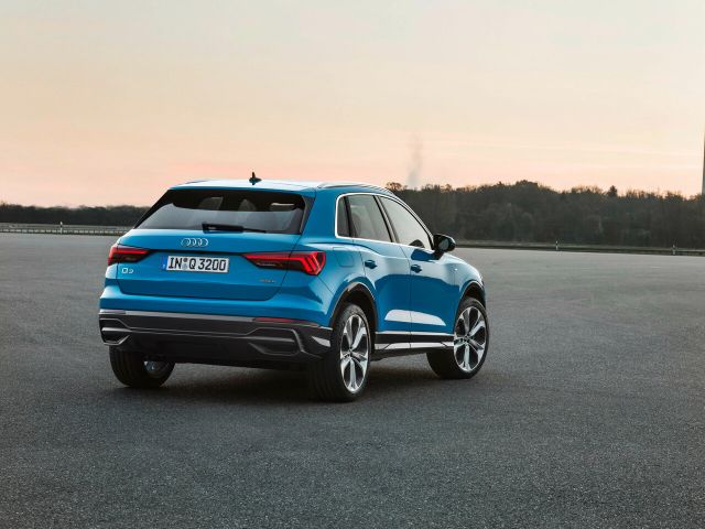 Фото Audi Q3 II (F3) #4