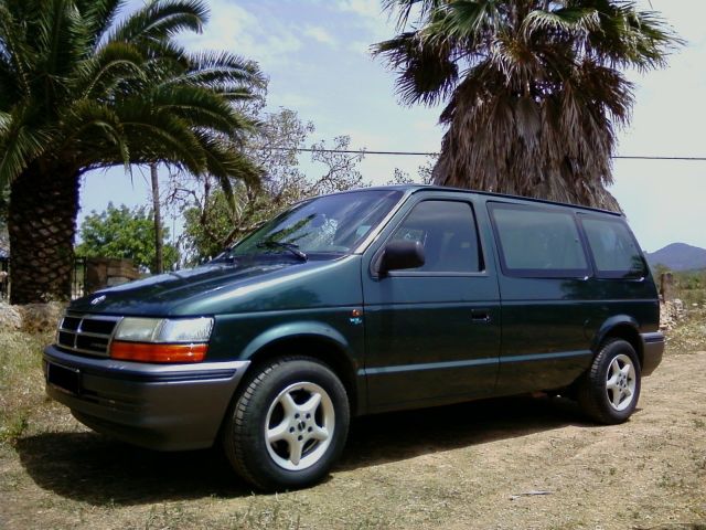 Фото Chrysler Voyager II #1