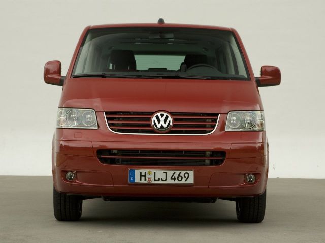 Фото Volkswagen Multivan T5 #3