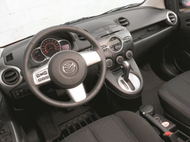 Фото Mazda 2 II (DE) #5