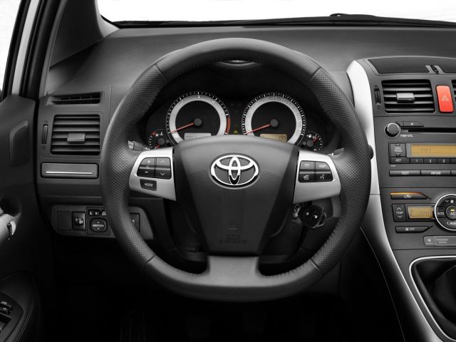 Фото Toyota Auris I Restyling #7