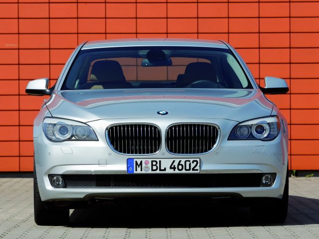 Фото BMW 7 Series V (F01/F02/F04) #4