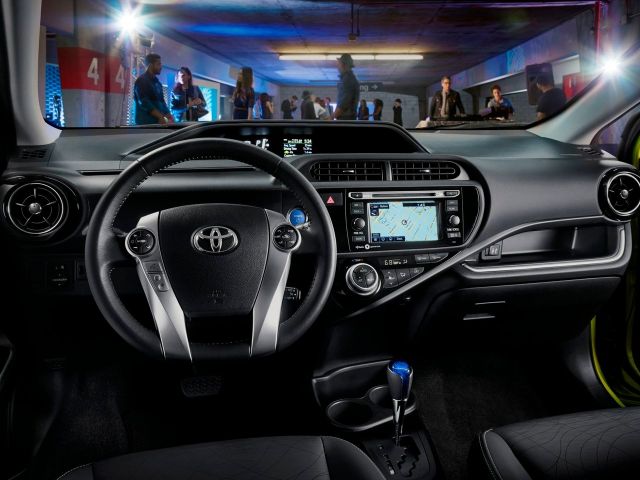 Фото Toyota Prius c I Restyling #6