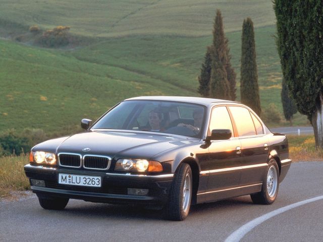 Фото BMW 7 Series III (E38) #1