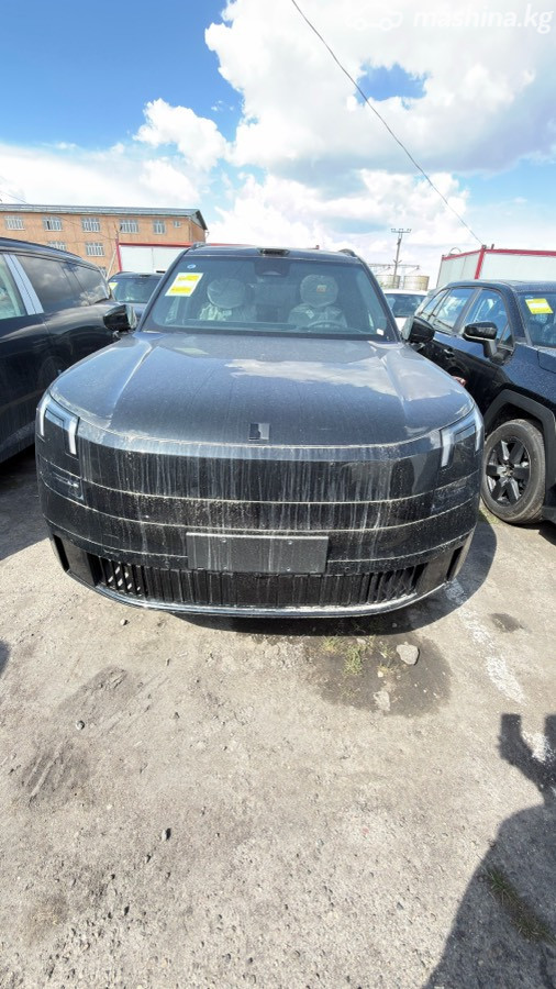 Lynk & Co 900