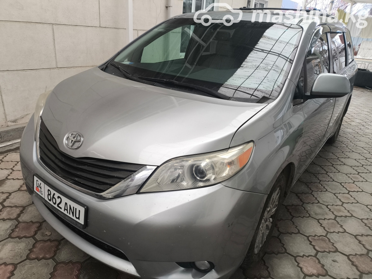 Toyota Sienna III