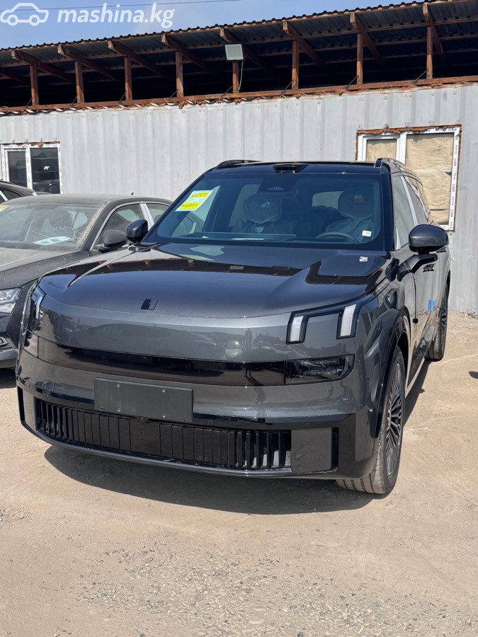 Lynk & Co 900