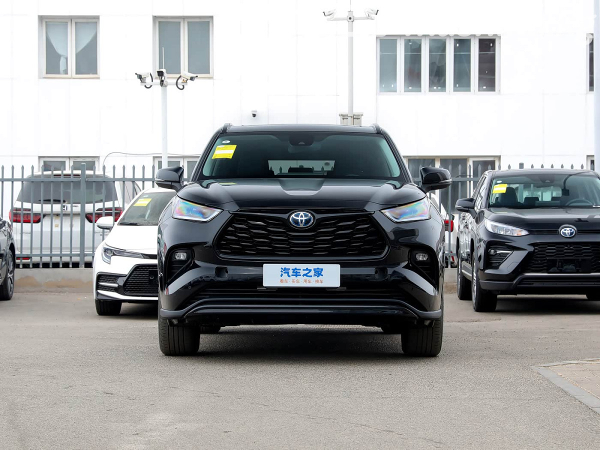 Toyota Highlander IV (U70)