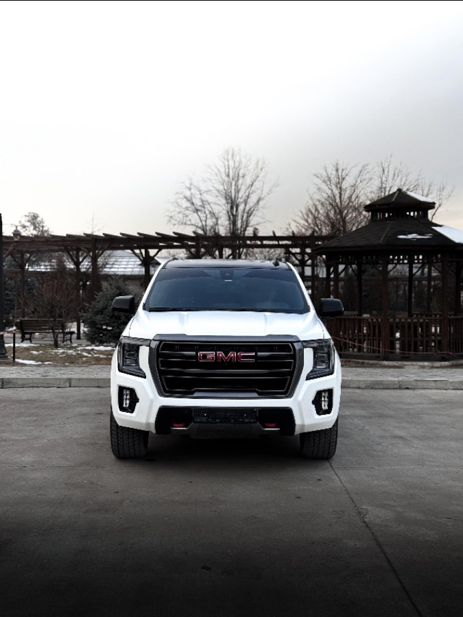 GMC Yukon V