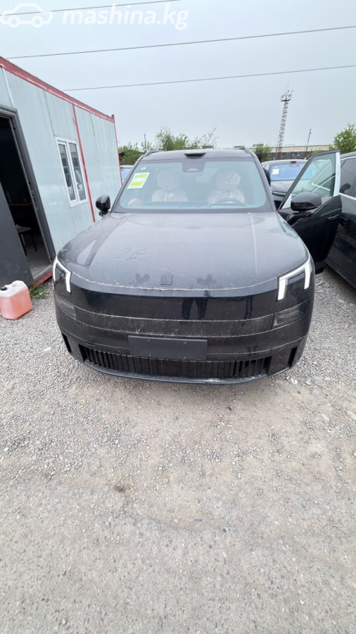 Lynk & Co 900
