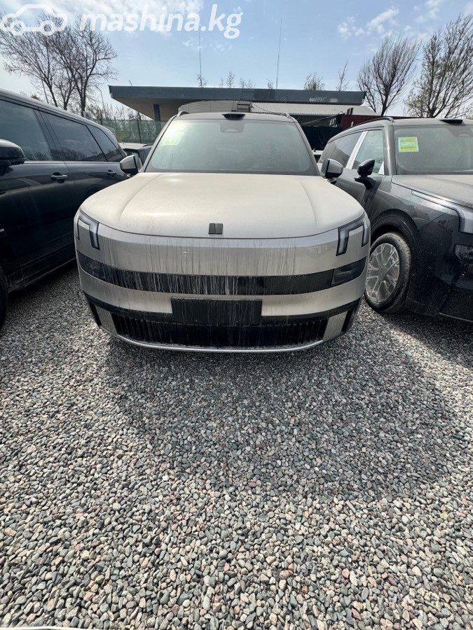 Lynk & Co 900