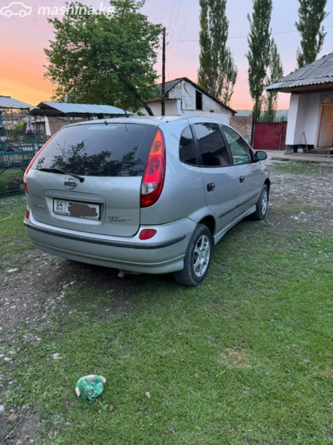 Nissan Almera Tino