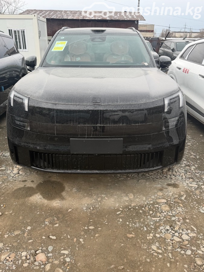 Lynk & Co 900
