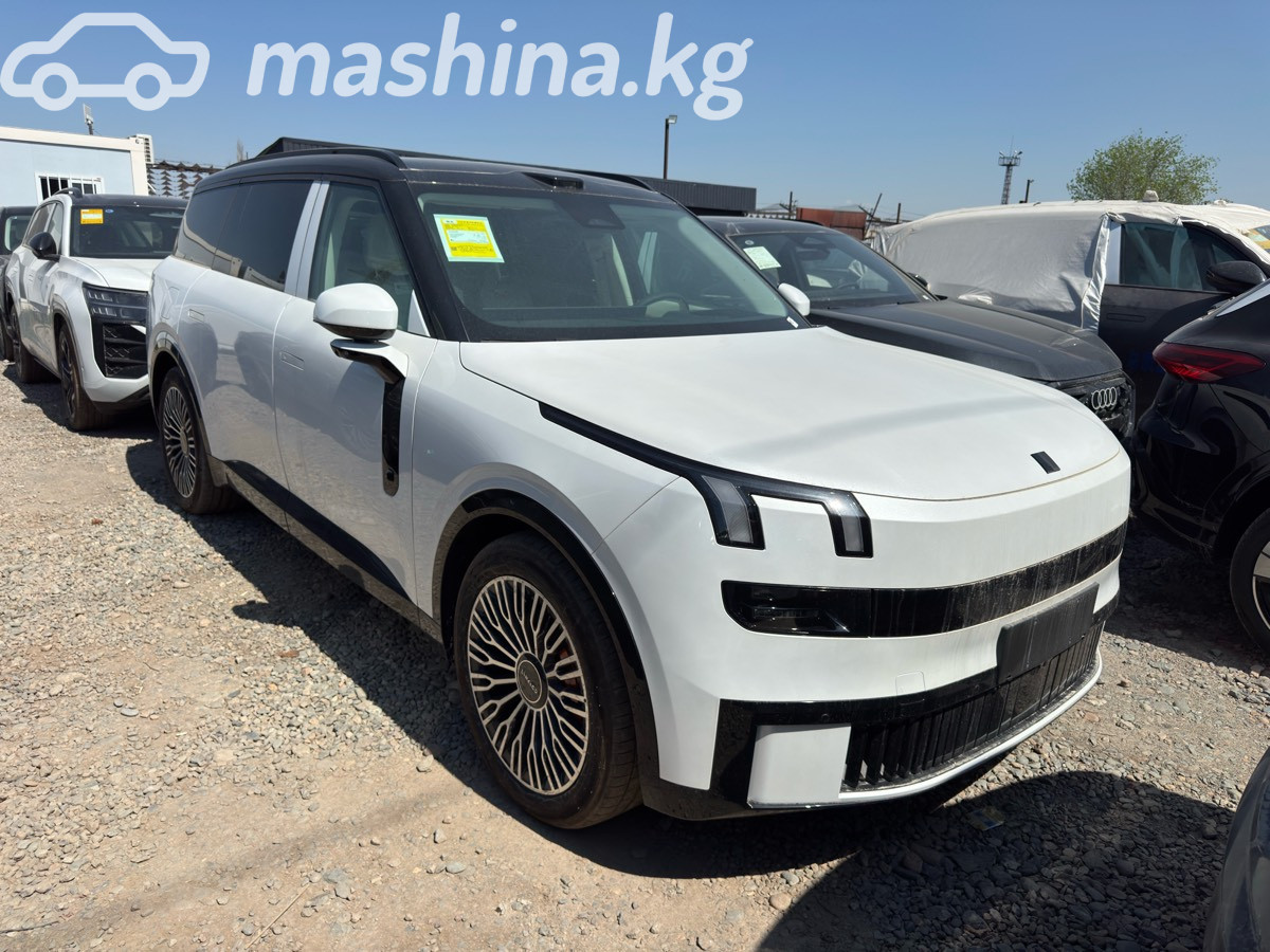 Lynk & Co 900