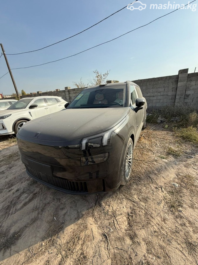 Lynk & Co 900