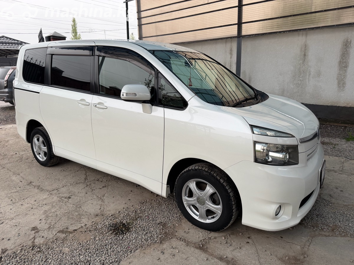Toyota Voxy II (R70)