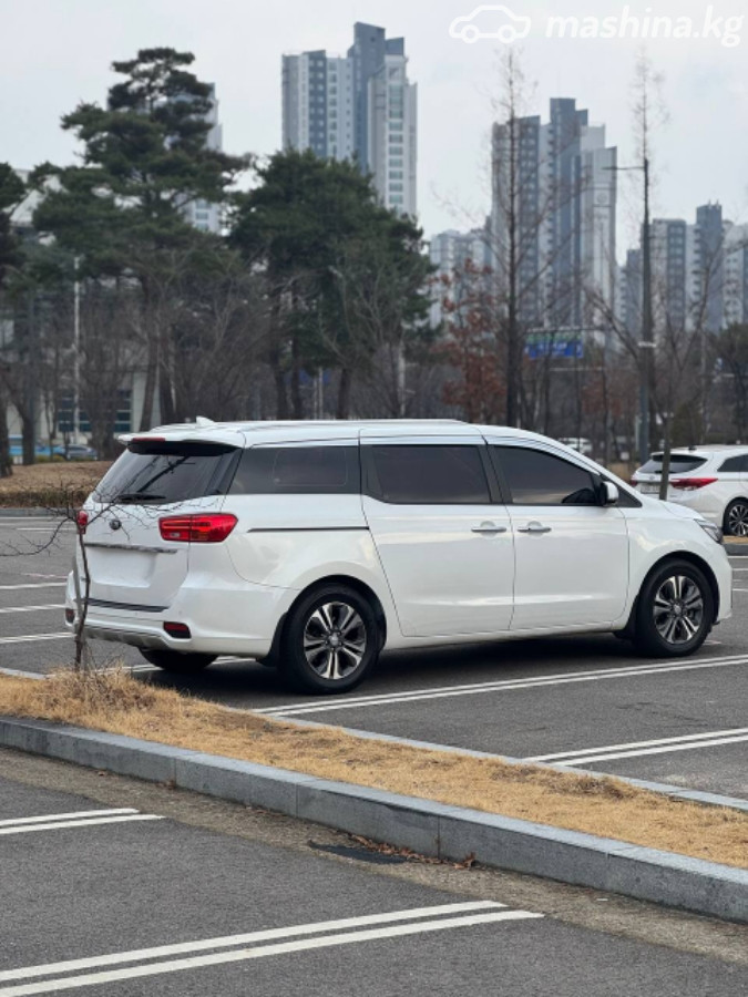 Kia Carnival III