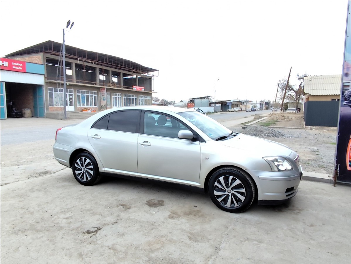Toyota Avensis II