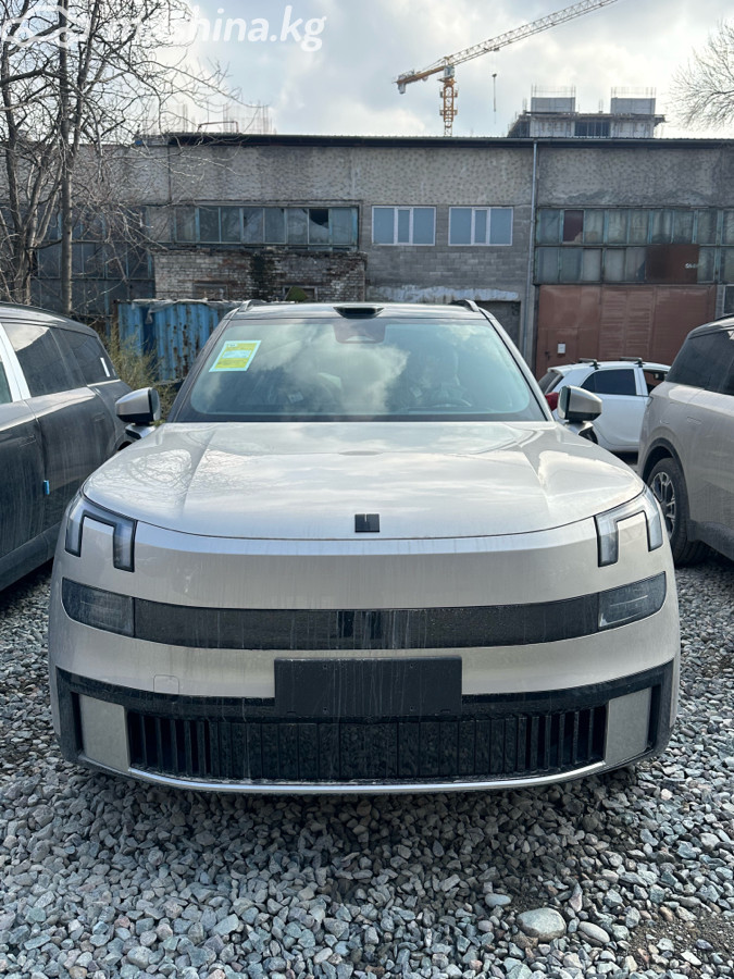Lynk & Co 900